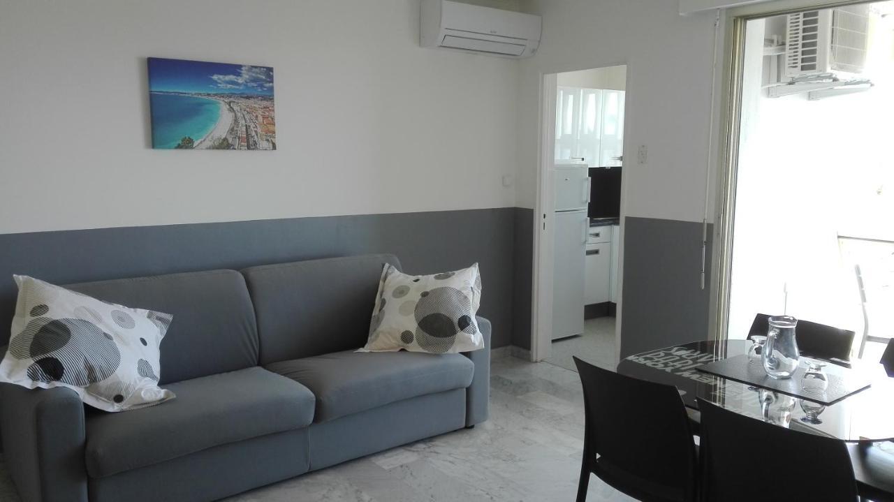 Grand Studio Climatise En Bord De Mer Avec Parking Securise Golfe-Juan Exterior foto